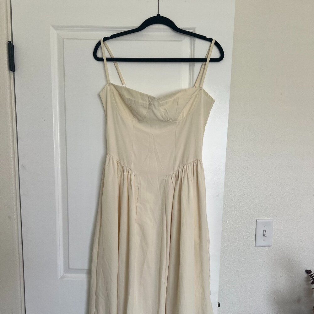 White/Ivory Size Medium Basque Waist Dress, Knee Length Spaghetti Strap, Midi